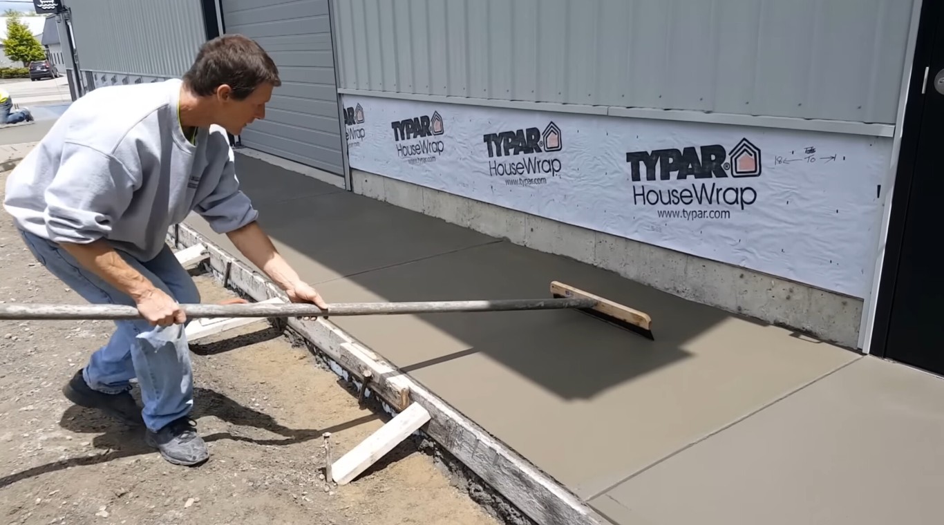 Expert concrete finisher smoothing freshly poured slab in Carson, CA